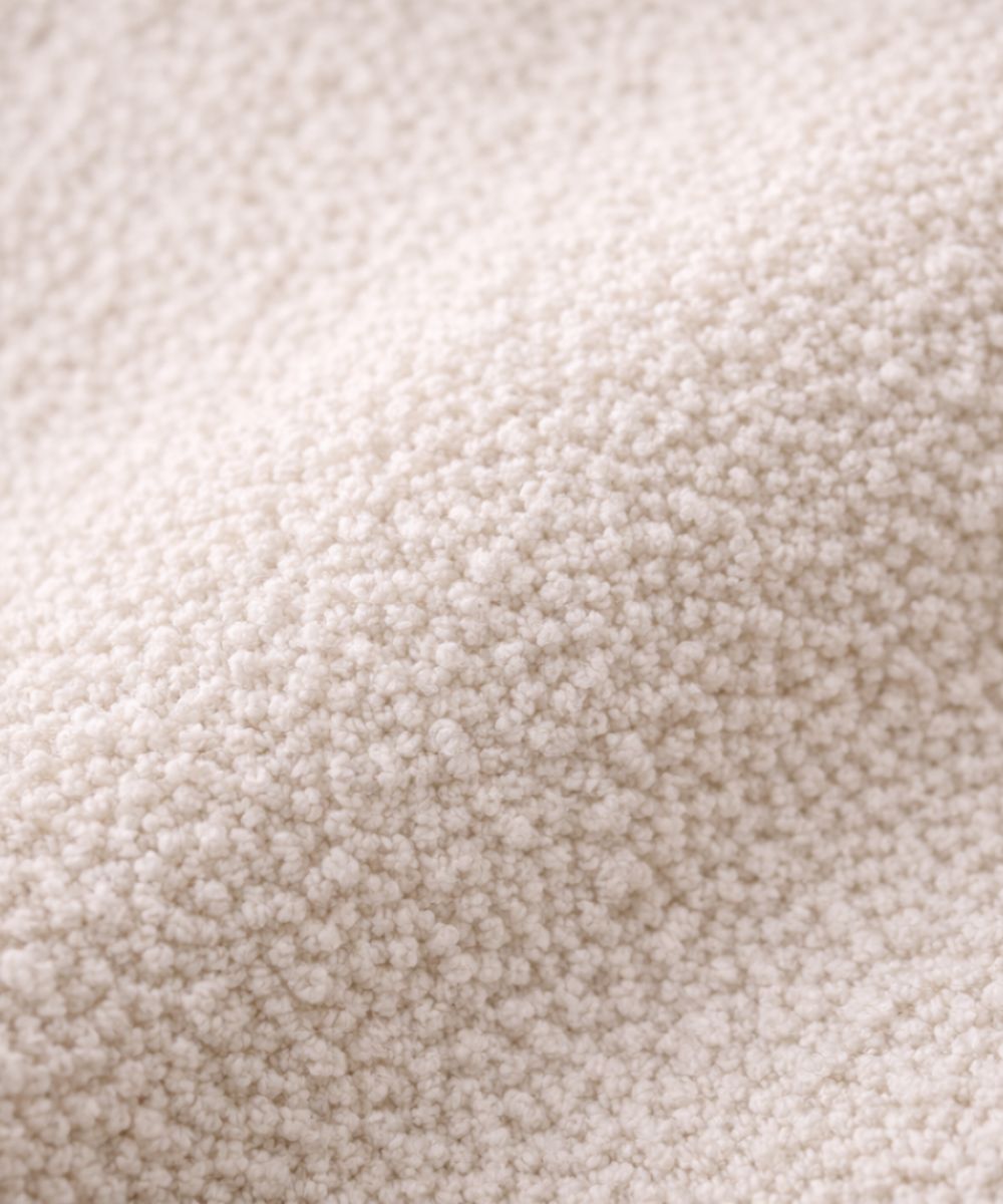 Poltrona com Puff Estofada em Bouclé Decorativa Moderna Oryn