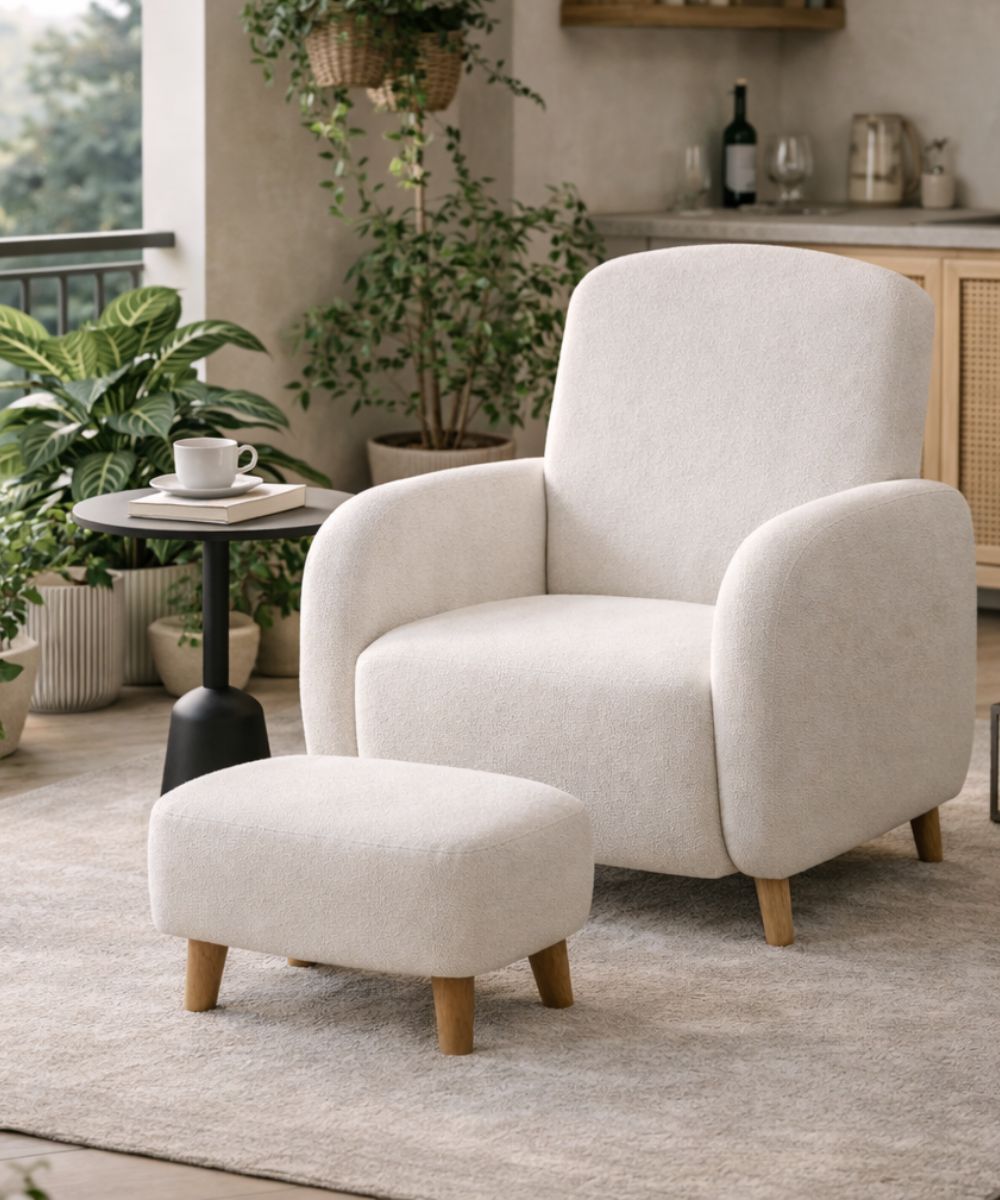 Poltrona com Puff Estofada em Bouclé Decorativa Moderna Oryn